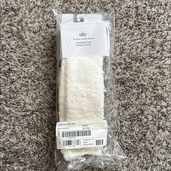 BNWT ALO Yoga Women’s Plush Lush Chenille Socks O/S Ivory - Picture 4 of 7
